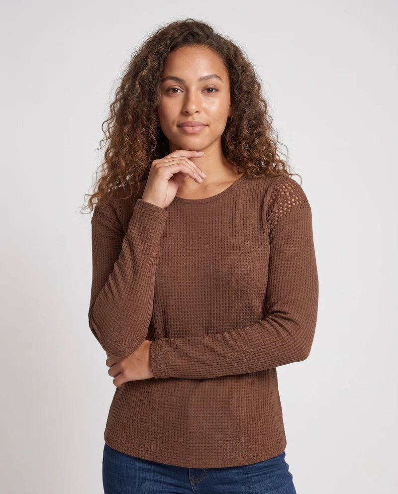 Damen Leichter Waffelstrickpullover mit Rundhalsausschnitt und Häkel-Schulterdetails Nord Taschen