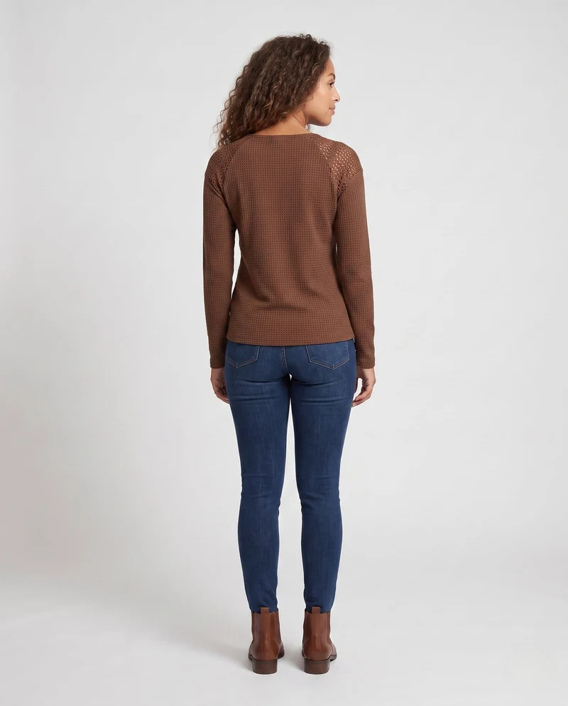 Damen Leichter Waffelstrickpullover mit Rundhalsausschnitt und Häkel-Schulterdetails Nord Taschen