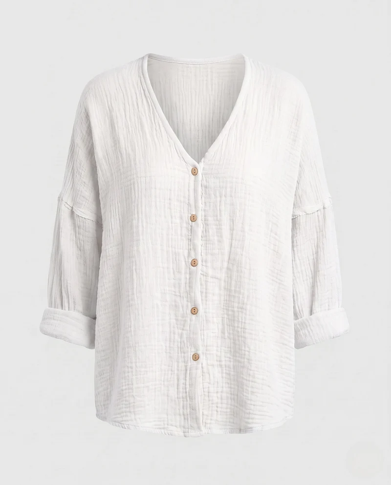 Damen leichte Baumwollgaze-Bluse mit V-Ausschnitt, durchgehender Knopfleiste und oversized Schnitt Nord Taschen