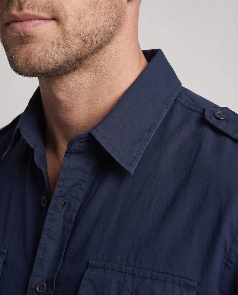 Herren Baumwoll-Übershirt im Feldstil mit Schulterklappen und Brustpatchtaschen Nord Taschen