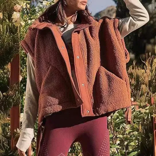 Damen Oversized Teddyweste mit Stehkragen, Druckknopfverschluss und Tunnelzug Nord Taschen