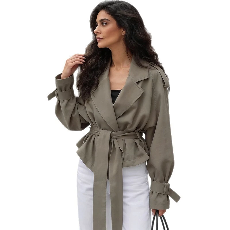 Damen Leichte Kurztrenchjacke mit weiten Revers, langen Bindegürtel und verstellbaren Manschetten Nord Taschen