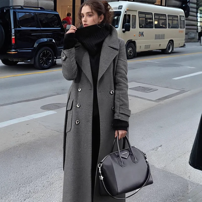 Damen Langer Doppelreihiger Wollmix-Mantel mit markantem Revers und Pattentaschen Nord Taschen