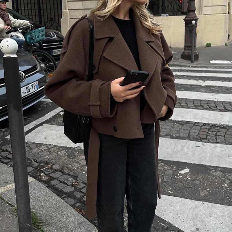 Damen Kurzschnitt Woll-Cabanjacke mit breitem Revers, Bindegürtel und Krempelärmeln Nord Taschen