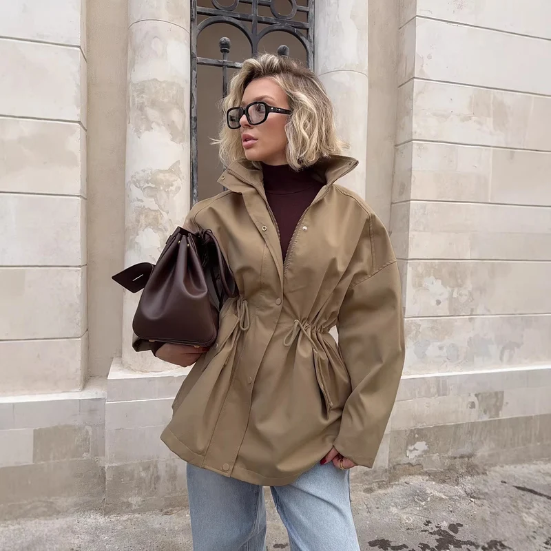 Damen Kurzparka mit Taillenzug und hohem Kragen Nord Taschen