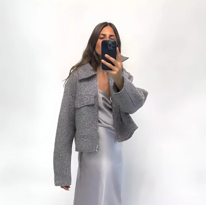 Damen Kurzjacke aus Bouclé-Wollmix mit Reißverschluss, Hemdkragen und Brustpattentaschen Nord Taschen