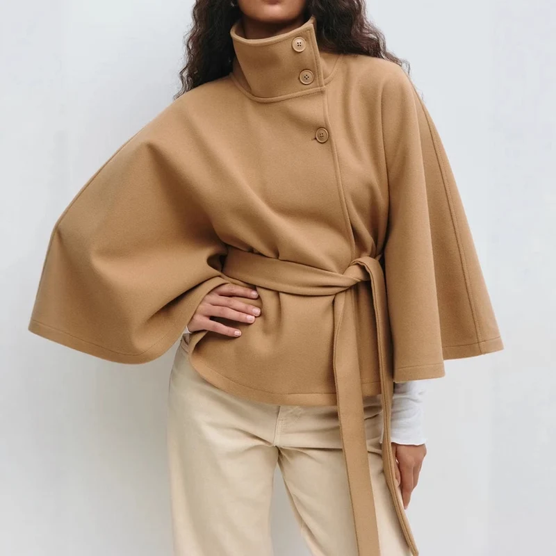 Damen Kurzcape-Jacke mit hohem Stehkragen, Bindegürtel und kastiger Silhouette Nord Taschen