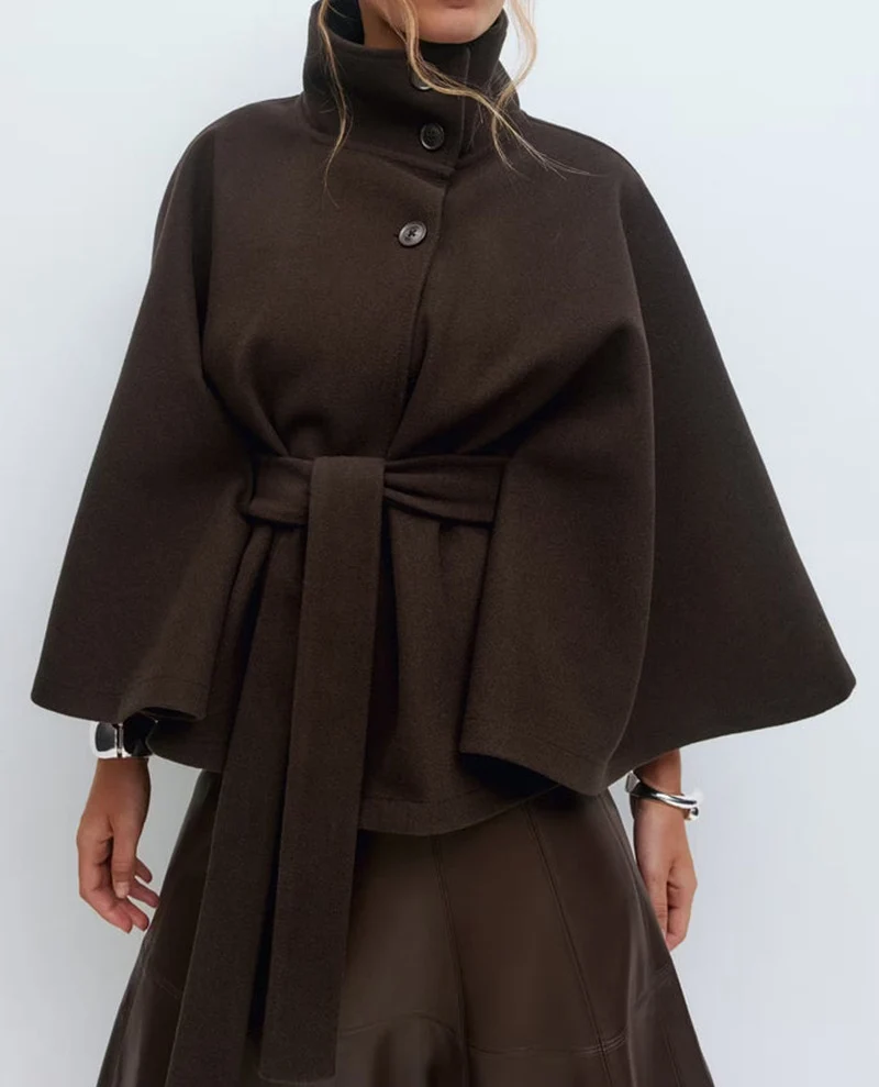 Damen Kurzcape-Jacke mit hohem Stehkragen, Bindegürtel und kastiger Silhouette Nord Taschen