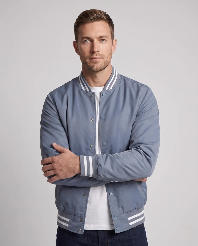 Leichte Nylon Varsity Bomberjacke für Herren mit gestreiften Rippbündchen Nord Taschen