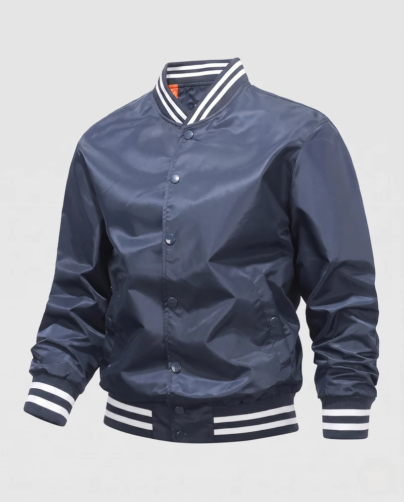 Leichte Nylon Varsity Bomberjacke für Herren mit gestreiften Rippbündchen Nord Taschen