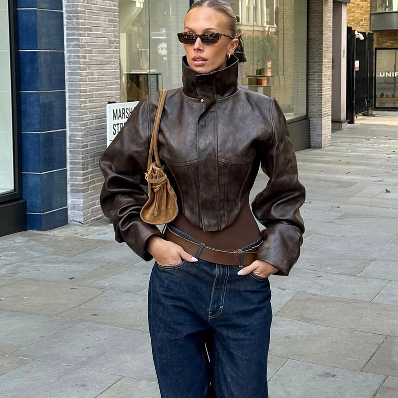 Damen Konturierte Kurzlederjacke mit hohem Stehkragen und Ballonärmeln Nord Taschen