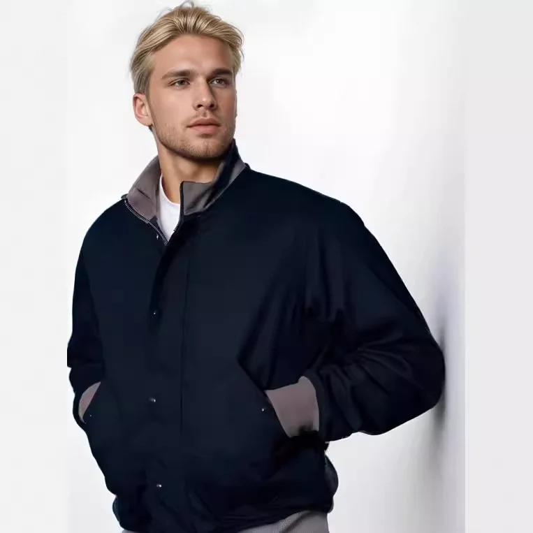Herren Kurzblouson mit Stehkragen, verdeckter Druckknopfleiste und Rippbündchen Nord Taschen