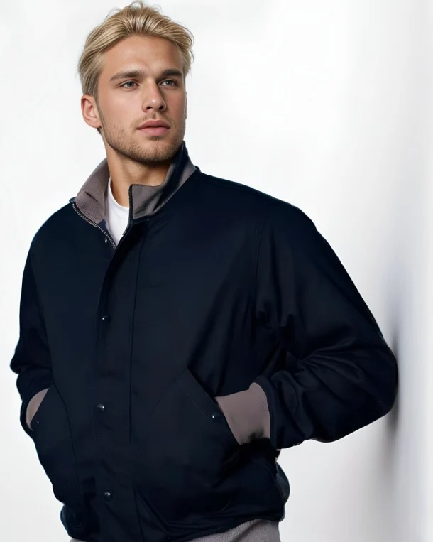 Herren Kurzblouson mit Stehkragen, verdeckter Druckknopfleiste und Rippbündchen Nord Taschen