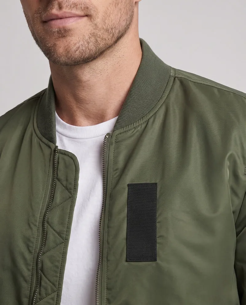 Herren gepolsterte Bomberjacke mit Camouflage-Futter und Aviator-Stil Armtasche Nord Taschen