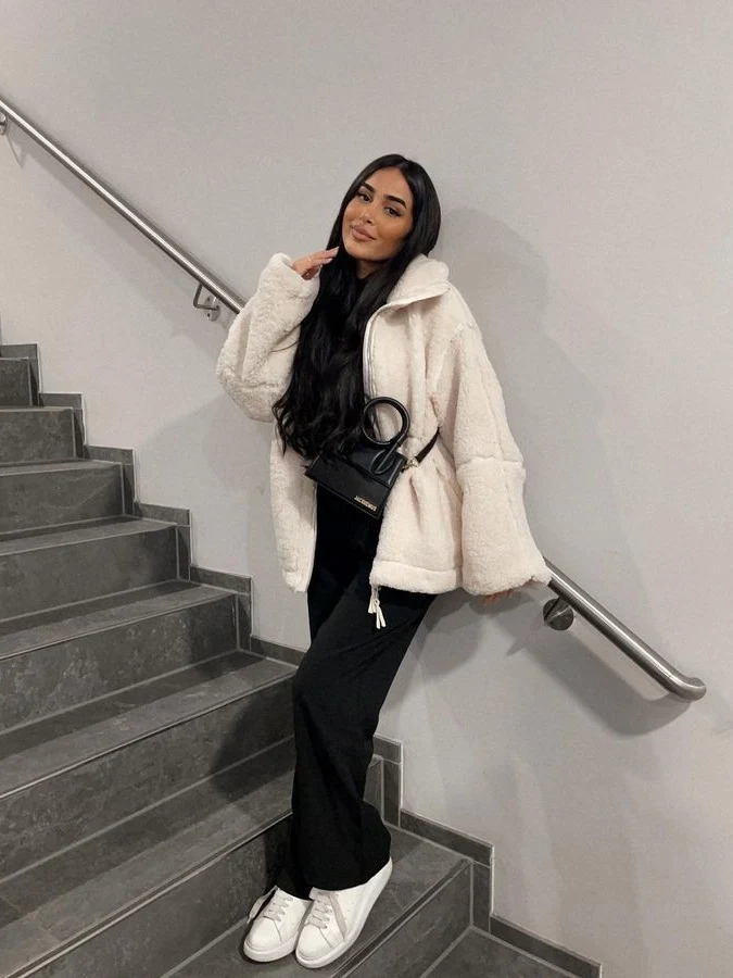 Damen Boxy-Teddyfleece-Jacke mit Stehkragen, Zwei-Wege-Reißverschluss und aufgesetzten Taschen Nord Taschen