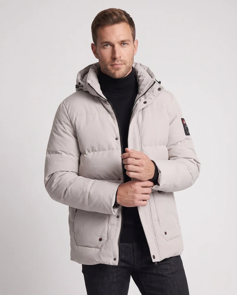 Herren Kurzmantel im minimalistischen Steppdesign mit verstaubarer Kapuze und verdeckten Reißverschlusstaschen Nord Taschen