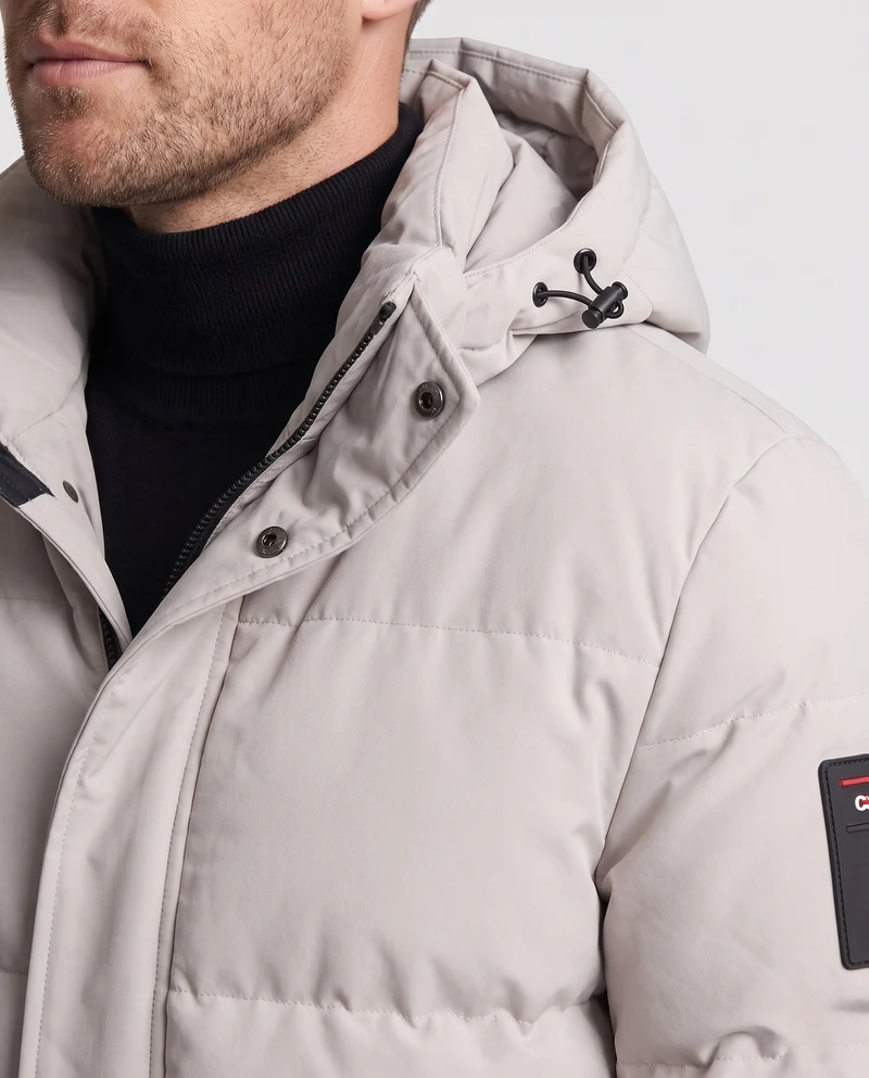 Herren Kurzmantel im minimalistischen Steppdesign mit verstaubarer Kapuze und verdeckten Reißverschlusstaschen Nord Taschen
