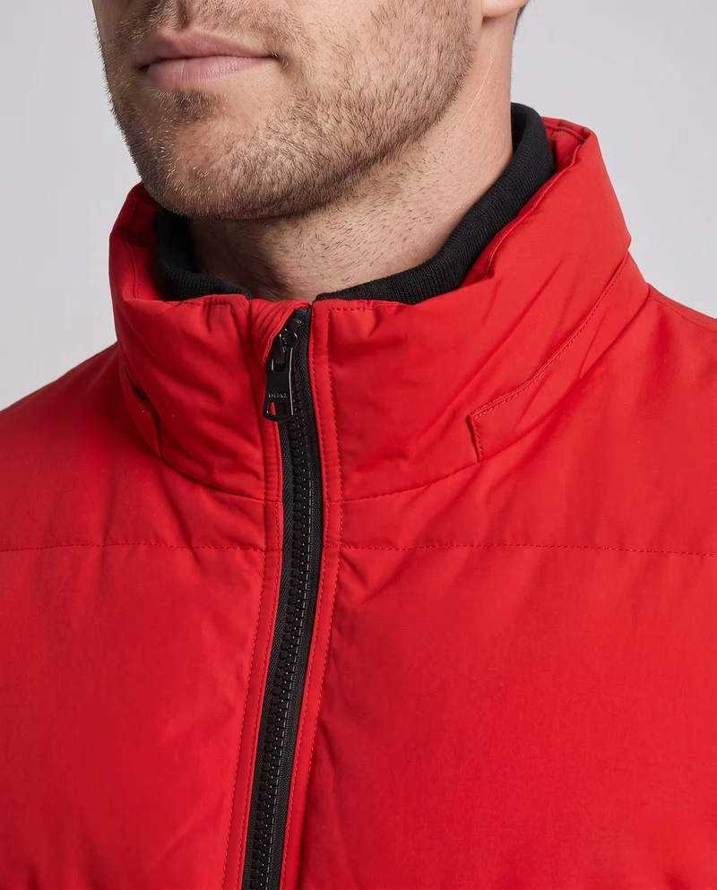 Herren kurze gepolsterte Steppjacke mit hohem Stehkragen, gerippten Bündchen und Ärmelpatch Nord Taschen