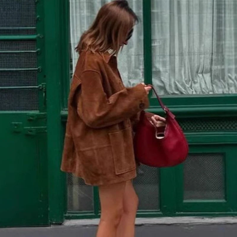 Damen Velourslederjacke mit weitem Schnitt, Hemdkragen und aufgesetzten Taschen Nord Taschen