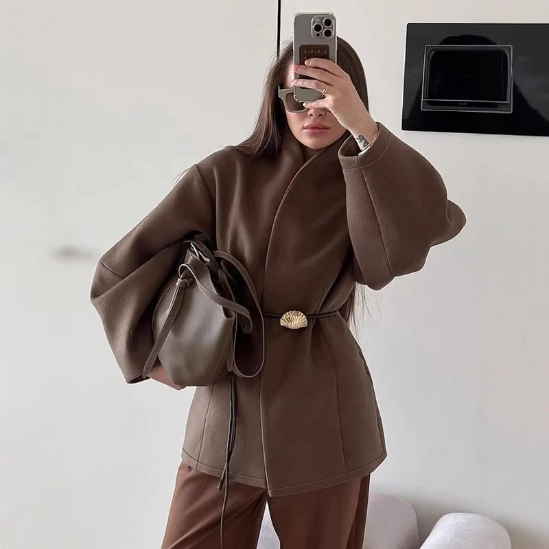 Damen Taillierter Wickelmortelmantel mit schmalem Ledergürtel und Muschelschnalle Nord Taschen