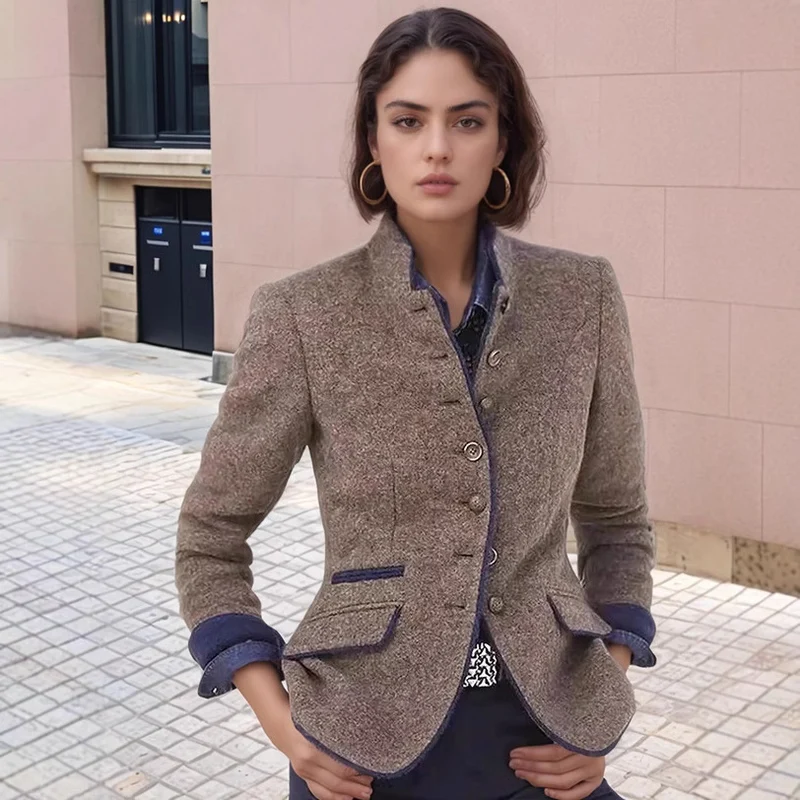 Damen Taillierter Walkblazer mit Stehkragen, Samtbesatz und Zierknöpfen Nord Taschen