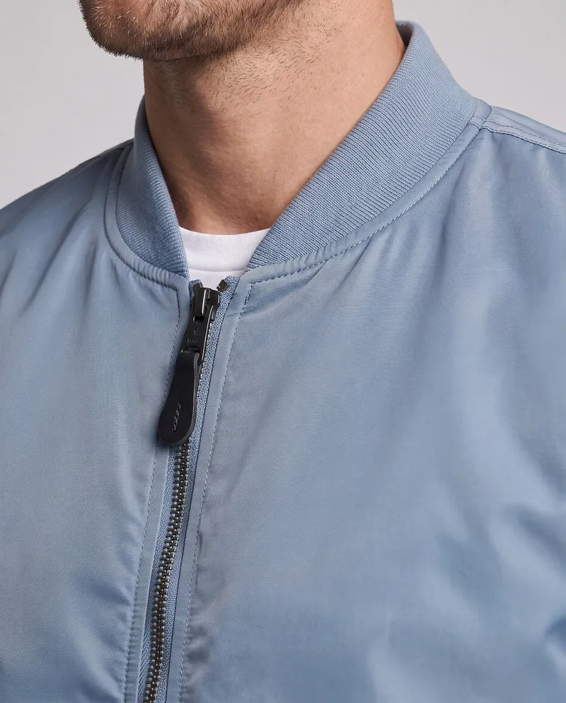 Herren Bomberjacke im Aviator-Stil mit gestepptem thermischem Futter und Utility-Tasche am Arm Nord Taschen