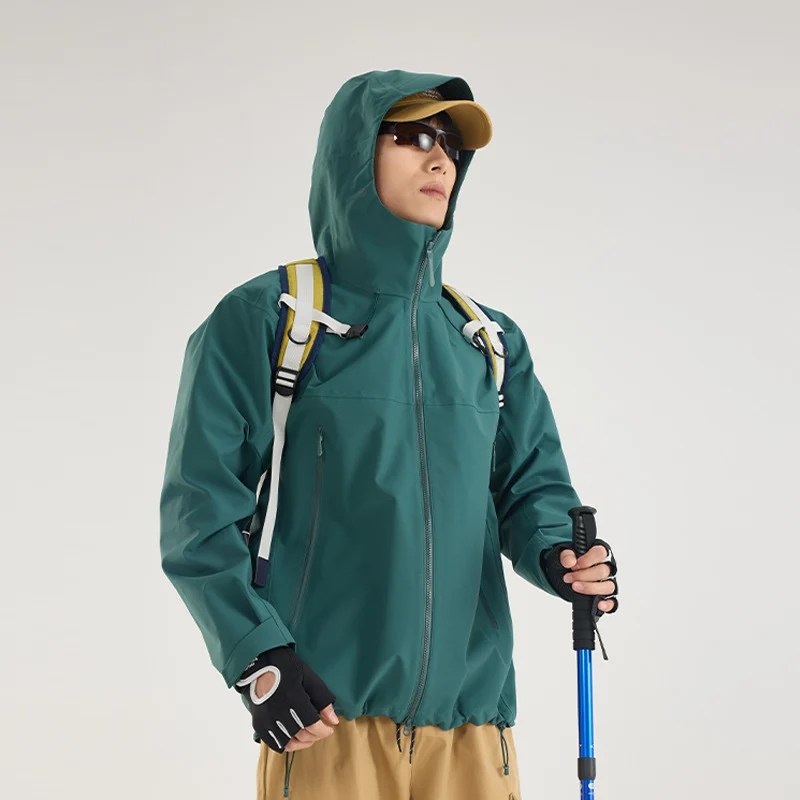 Damen Leichte technische Regenjacke im Oversize-Utility-Schnitt mit verstellbarer Kapuze Nord Taschen