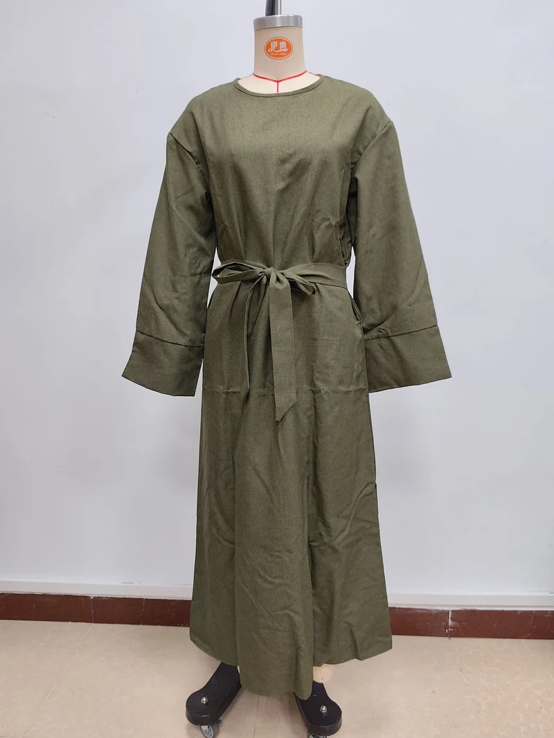 Damen Maxikleid aus Leinen-Mix mit Taillengürtel und weiten Manschellen Nord Taschen