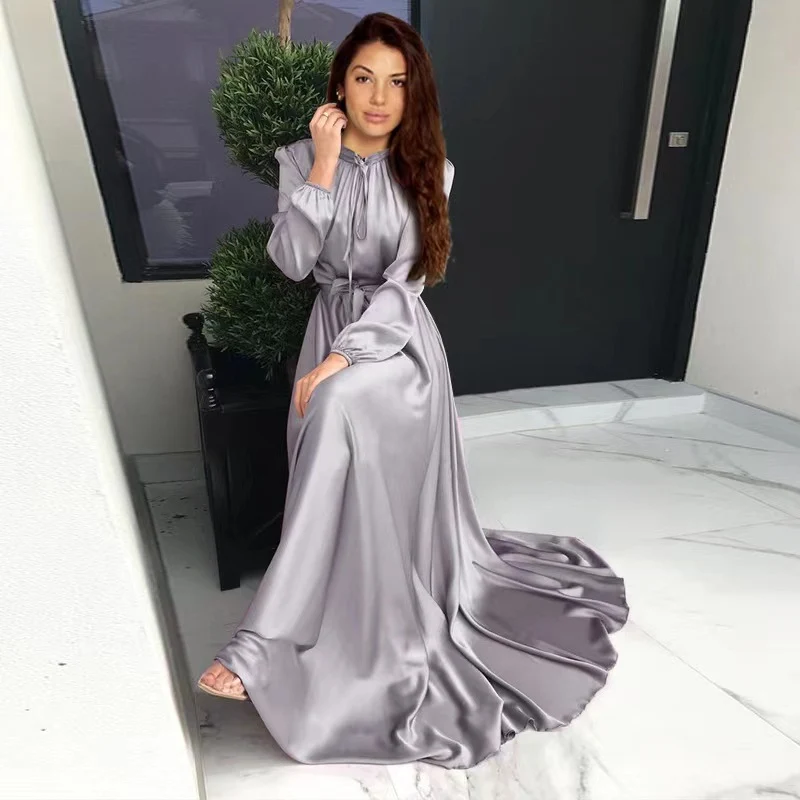 Damen Maxikleid aus fließendem Satin mit Stehkragen und Bindegürtel Nord Taschen