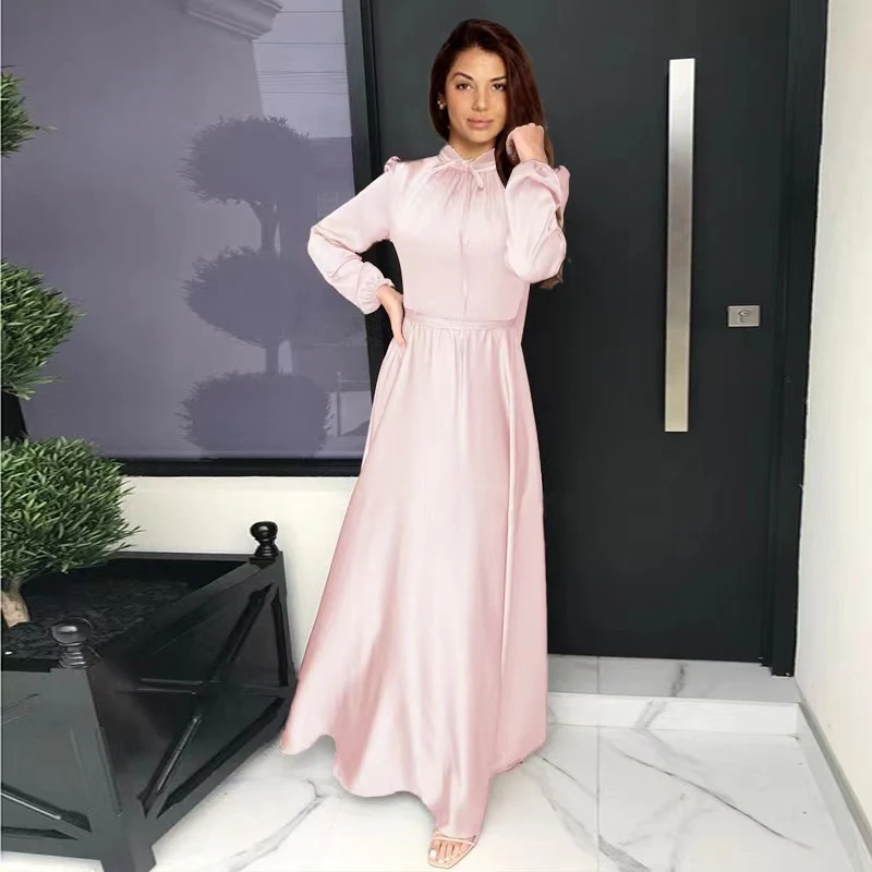 Damen Maxikleid aus fließendem Satin mit Stehkragen und Bindegürtel Nord Taschen