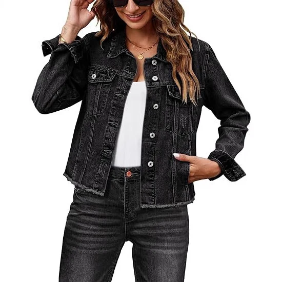 Damen Kurz geschnittene Denim-Jacke mit fransigem Saum und Brusttaschen Nord Taschen
