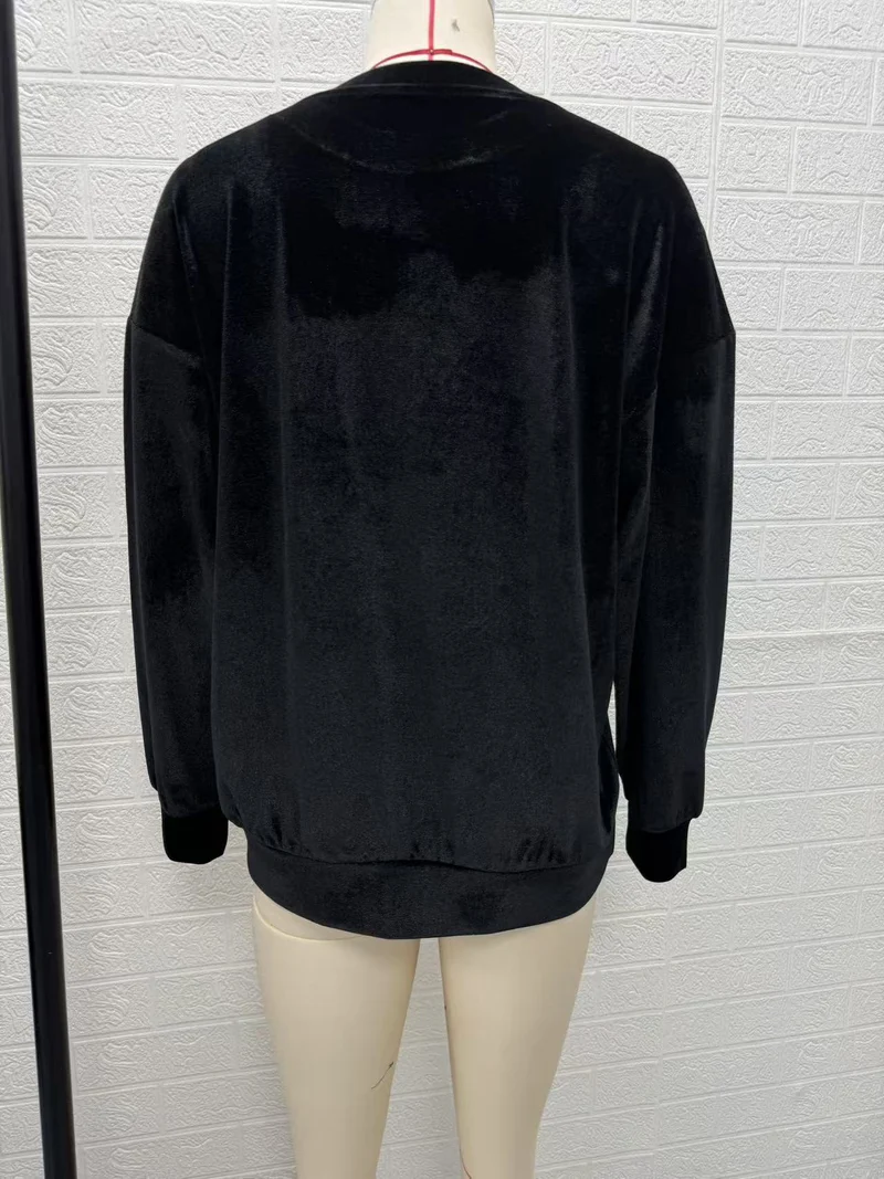 Damen Weicher Oversize-Samtpullover mit hohem Rundhals und überschnittenen Ärmeln Nord Taschen