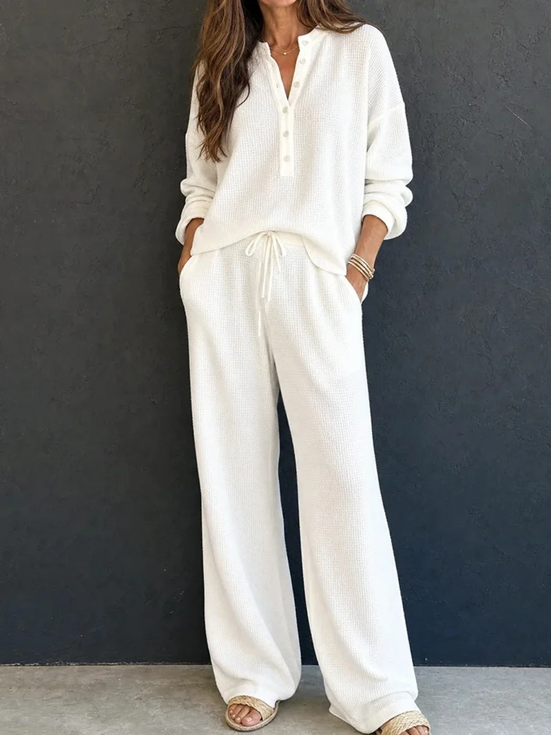 Damen Waffelstrick-Loungewear-Set mit Henley-Oberteil und weiter Kordelbundhose Nord Taschen