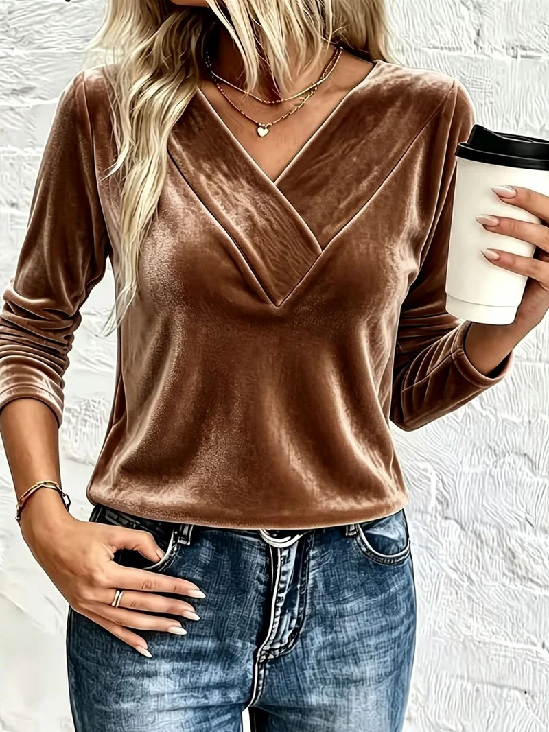 Damen Velours-Longsleeve mit überlappendem V-Ausschnitt und femininer Drapierung Nord Taschen