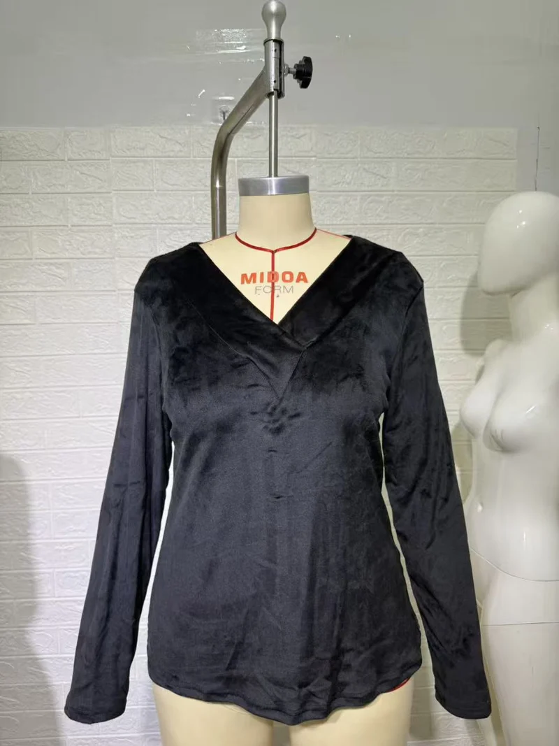 Damen Velours-Longsleeve mit überlappendem V-Ausschnitt und femininer Drapierung Nord Taschen