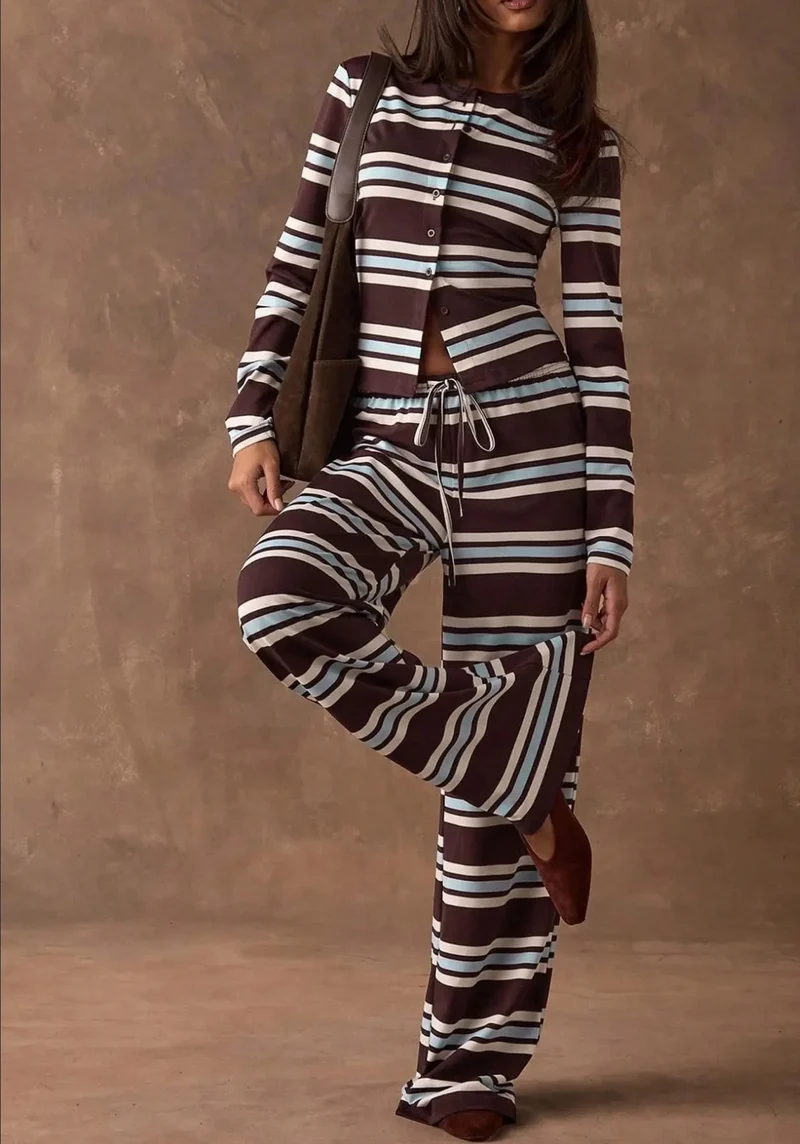 Damen Gestreiftes Strick-Lounge-Set mit tailliertem Knopfcardigan und weitem Palazzohose Nord Taschen