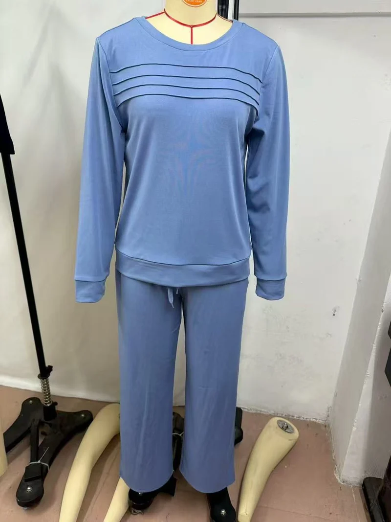 Damen Lounge-Set aus weichem Sweatstoff mit gerafftem Oberteil und weit geschnittenen Jogginghosen Nord Taschen