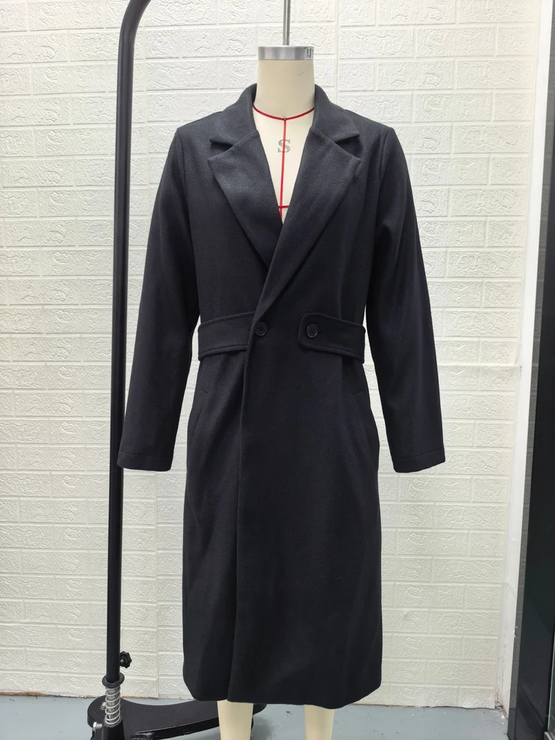 Damen Longline-Mantel mit Reverskragen und Pattentaschen-Detail Nord Taschen