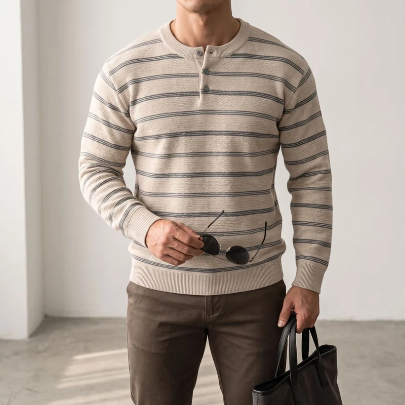 Herren Henley‑Strickpullover mit feiner Struktur und horizontalen Streifen Nord Taschen