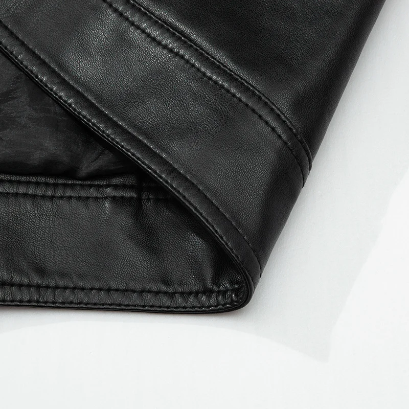 Herren Slim-Fit Kunstleder-Reißverschlussjacke mit Stehkragen und Nahtpaneelen Nord Taschen