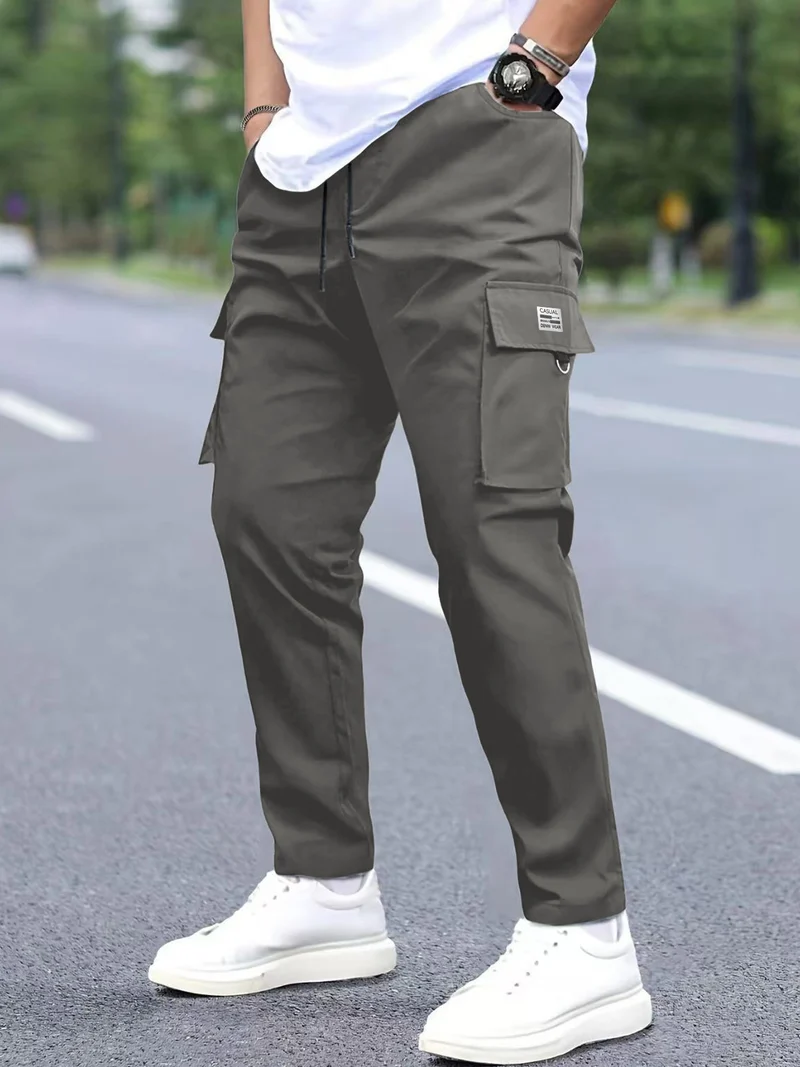 Herren Utility-Cargohose im tapered Schnitt mit elastischem Tunnelzugbund, großen Klapp- und Reißverschlusstaschen Nord Taschen