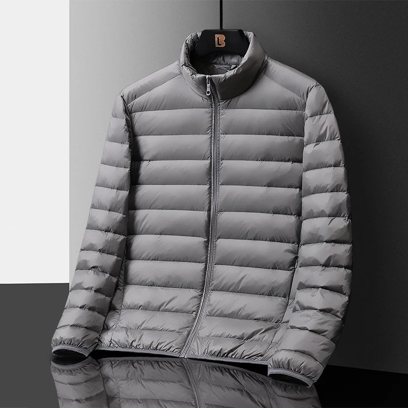 Herren Ultraleichte gesteppte Daunenimitat‑Steppjacke mit Stehkragen und Packfunktion Nord Taschen