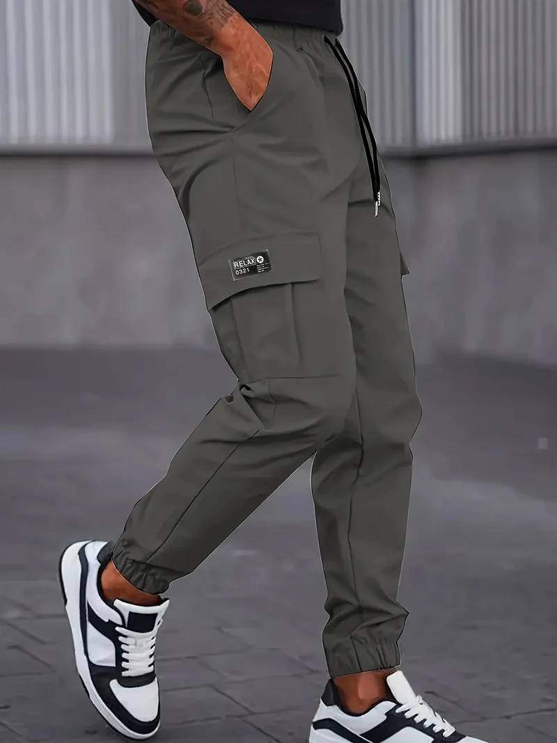 Herren Utility-Cargohose im Joggerstil mit Tunnelzugbund elastischen Beinabschlüssen und Multifachtaschen Nord Taschen