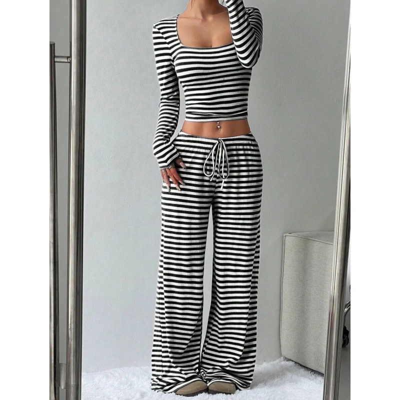 Damen Gestreifter Lounge-Zweiteiler mit weitem Bein und Cropped Langarmtop Nord Taschen