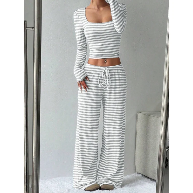 Damen Gestreifter Lounge-Zweiteiler mit weitem Bein und Cropped Langarmtop Nord Taschen
