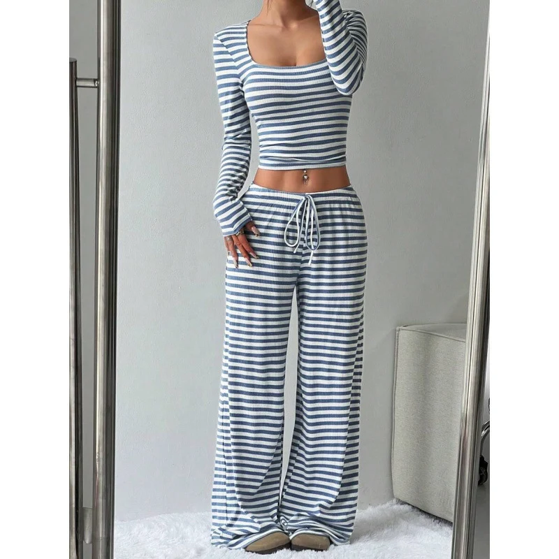 Damen Gestreifter Lounge-Zweiteiler mit weitem Bein und Cropped Langarmtop Nord Taschen