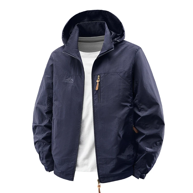 Herren Packbare Wind- und Regenjacke mit perforierter Kapuzeninnenseite, Brustreißverschluss & Kordelzug Nord Taschen