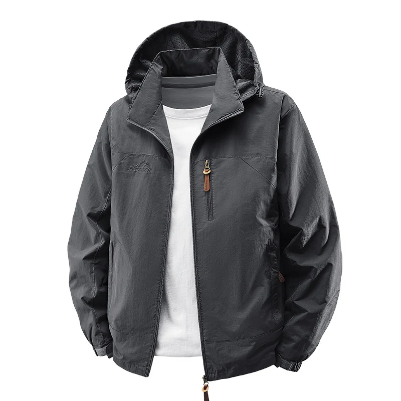 Herren Packbare Wind- und Regenjacke mit perforierter Kapuzeninnenseite, Brustreißverschluss & Kordelzug Nord Taschen
