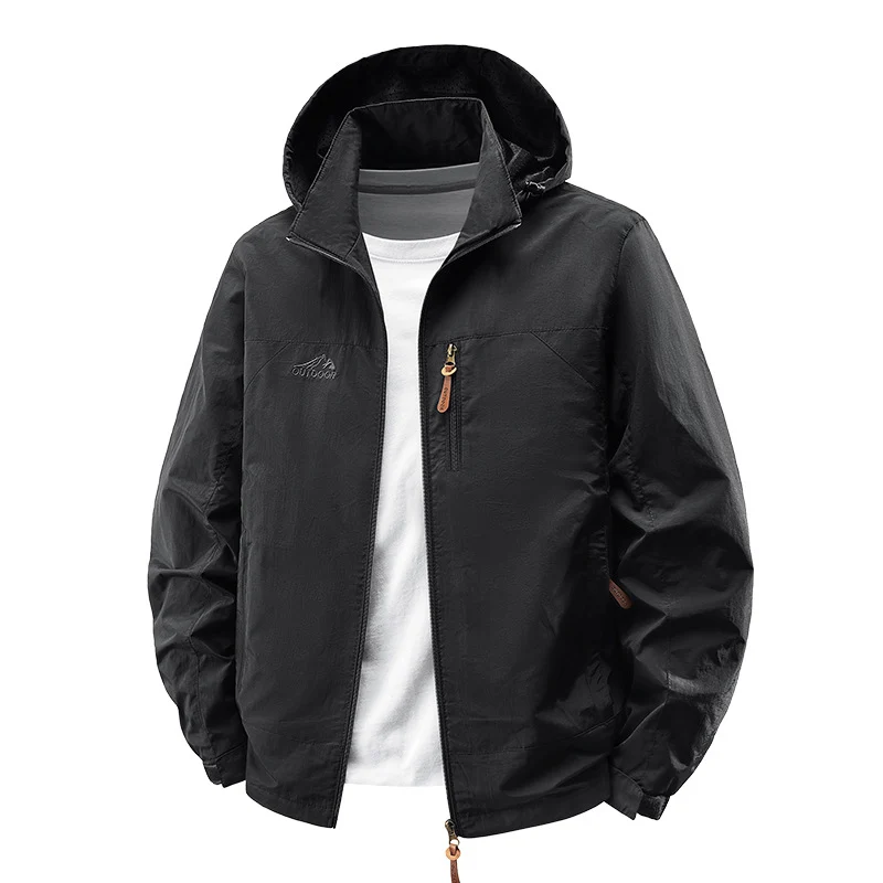 Herren Packbare Wind- und Regenjacke mit perforierter Kapuzeninnenseite, Brustreißverschluss & Kordelzug Nord Taschen