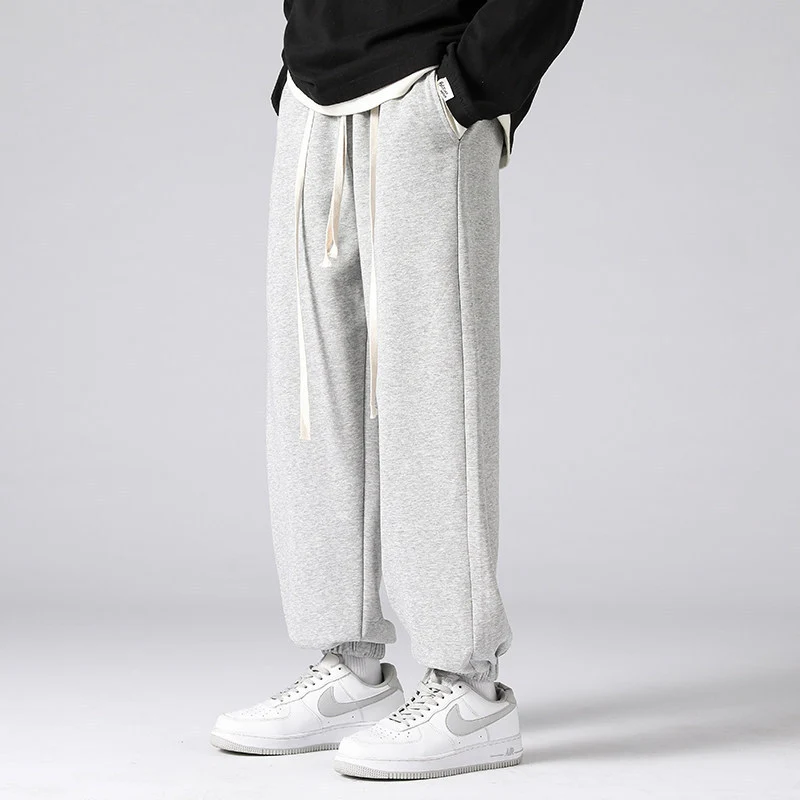 Herren Oversize-Jogginghose mit tiefer Leibhöhe, konischem Bein & extra langen Kordeln Nord Taschen